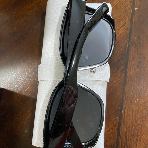 Snap on sunglasses that fits all eyeglasses - Picture 3 of 4